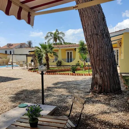 Holiday home Pool Seaside Relais - Ninfea, Marea, Rosa E Cassiopea Fontane Bianche
