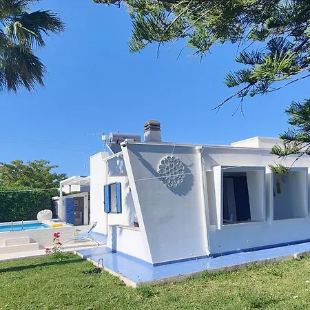 Holiday home Pool Seaside Relais - Ninfea, Marea, Rosa E Cassiopea Fontane Bianche